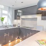 Nyaraló Oldfield House