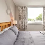 Nyaraló Oldfield House *