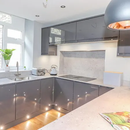 Nyaraló Oldfield House