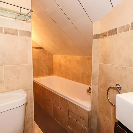 Oldfield House Semesterbostad *